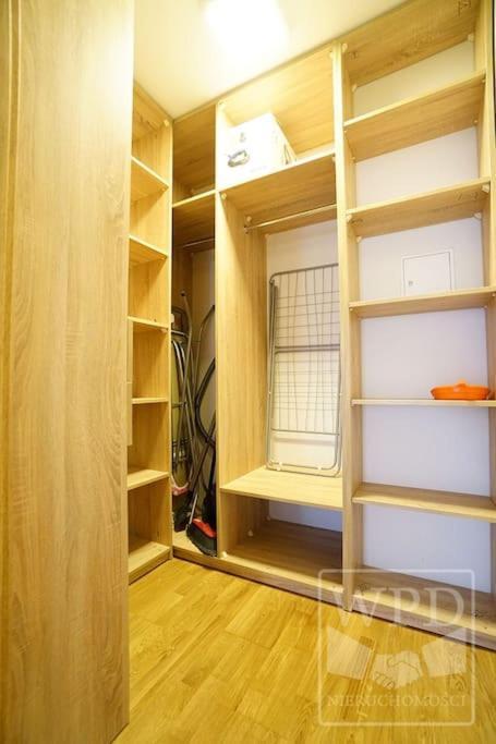 Big Apartment - Old Town - 3 Rooms - Private Parking Wroclaw Dış mekan fotoğraf